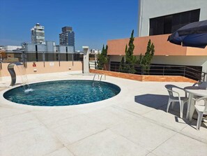 Pool auf dem Dach