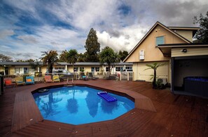 Utomhuspool