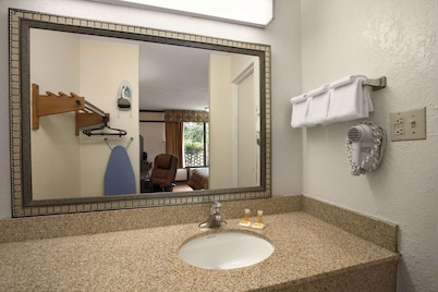 Days Inn by Wyndham Port Royal/near Parris Island