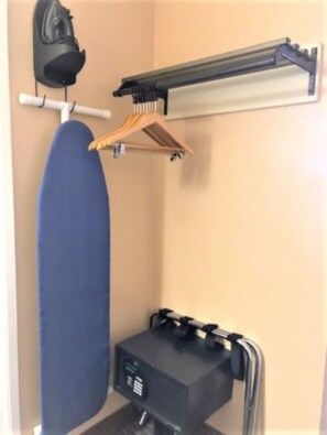 Iron/ironing board
