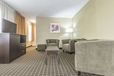 Quality Inn & Suites Downtown