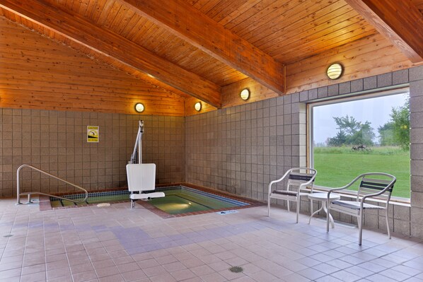 Indoor spa tub