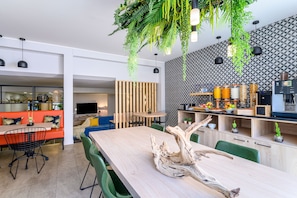 Breakfast area