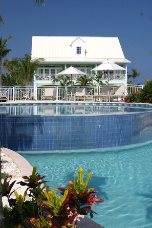 Piscina a sfioro