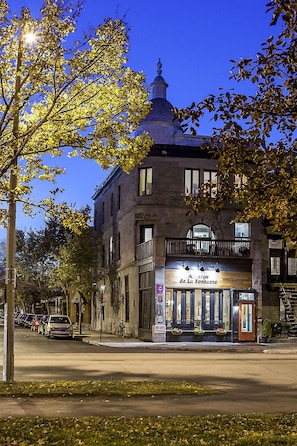 Front of property – evening/night