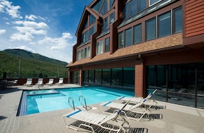 Indoor/outdoor pool