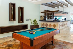 Lobby lounge