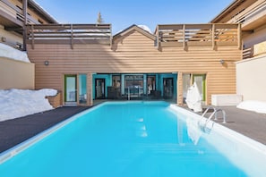 Indoor/outdoor pool
