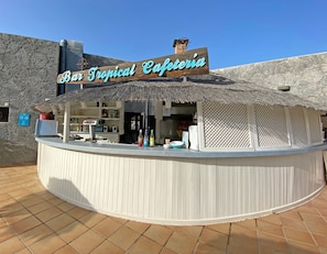 Bar accanto alla piscina