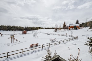 Children’s play area – outdoor