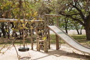 Children’s play area – outdoor