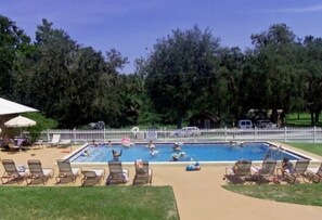 Utomhuspool