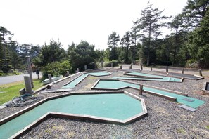 Mini-golf