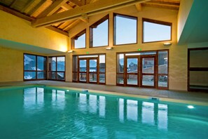 Indendørs pool