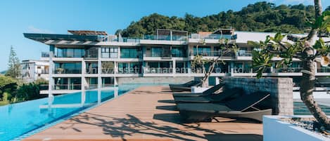 Rooftop pool