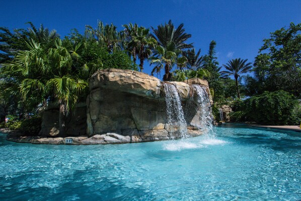 Poolwasserfall