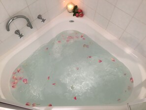 Jetted tub
