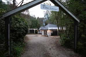 Vista frontal de la propiedad