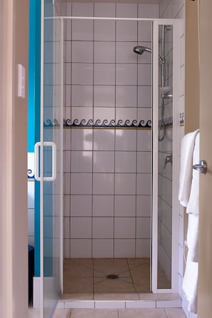 Kylpyhuoneen suihku