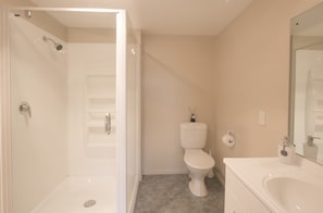 Badkamer met douche