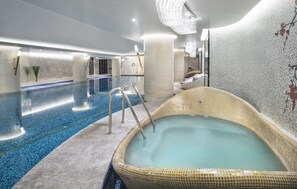 屋内スパ浴槽