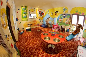 Área de juegos infantiles techada