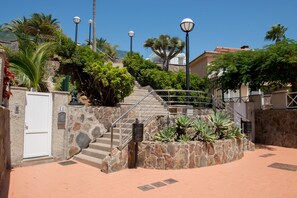 Esterni
