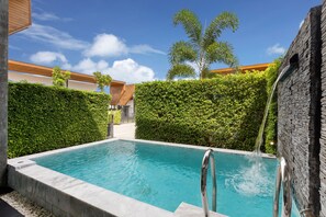 Pool waterfall
