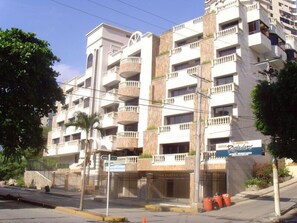 Vista frontal de la propiedad