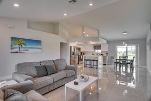 Living Room | Free WiFi | Smart TV | Central Heating & A/C