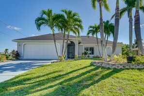 Front Exterior | Single-Story House