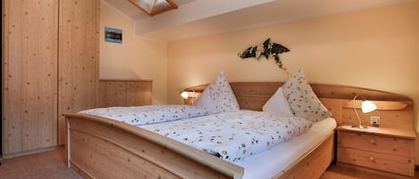 Ferienwohnung Hochkalter, für 2 bis 4 Personen, 75 qm, 2 getrennte Schlafzimmer-Schlafzimmer