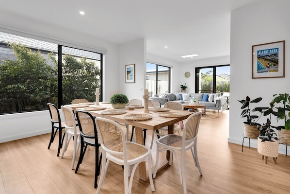 Open Space dining Area to enjoy meal together