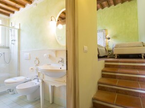 Mirror, Tap, Plumbing Fixture, Sink, Furniture, Property, Bathroom Sink, Bathroom, Wood, Architecture