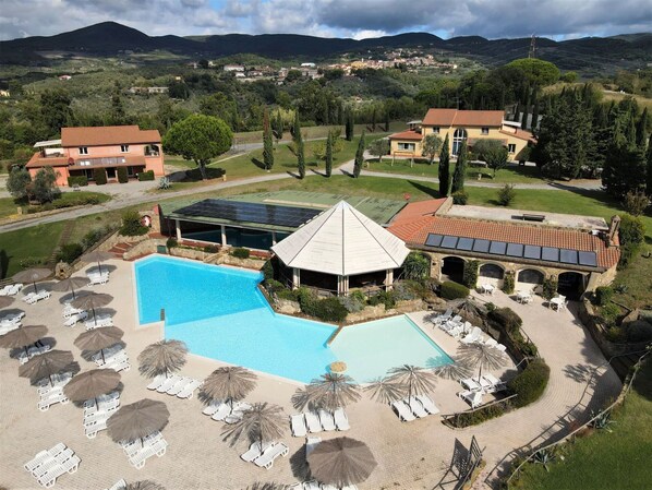 Cloud, Property, Sky, Building, Tree, Mountain, Water, Swimming Pool, Urban Design, Leisure
