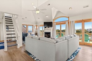 HIFR01: Frisco Sol | Top Level Living Area