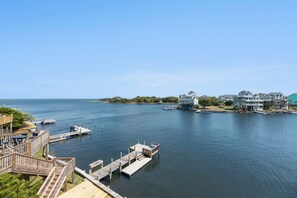 HIFR01: Frisco Sol | Top Level Deck View