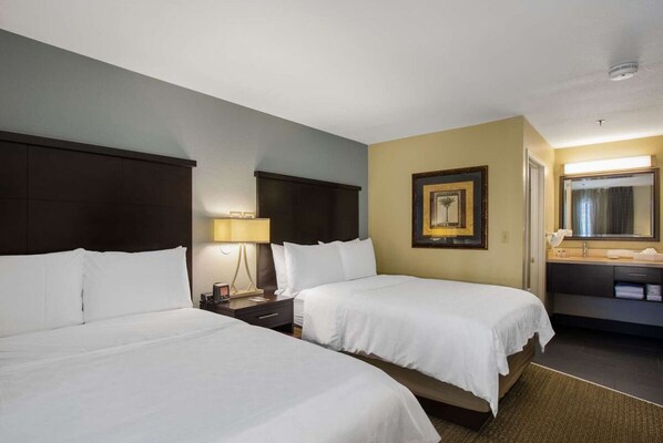 Comfortable Unit with 2 Double beds