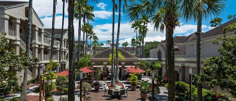 Hotel Exterior- Courtyard