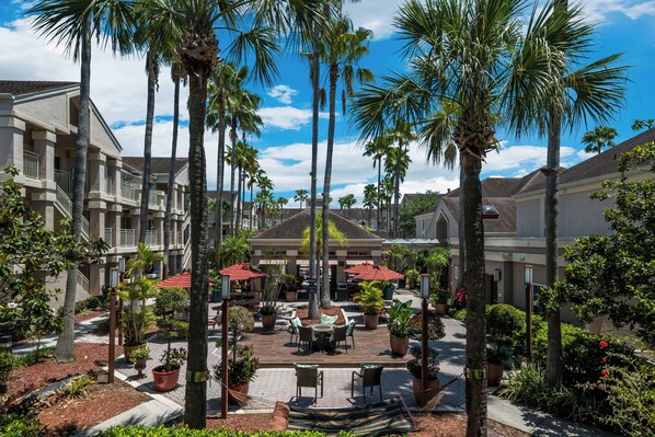 Hotel Exterior- Courtyard