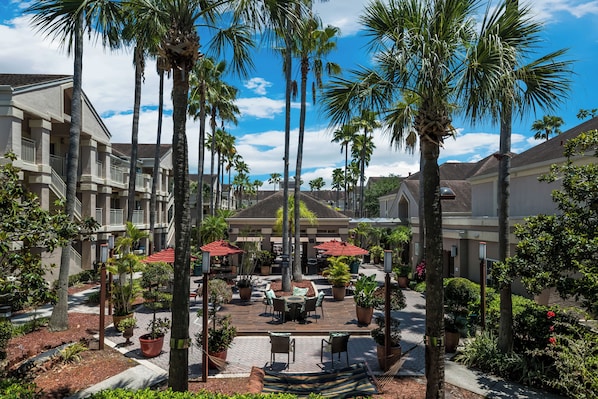 Hotel Exterior- Courtyard