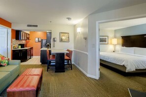 Comfortable Unit with 1 King size bed and living room