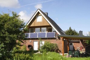 Stugans exteriör [sommar]