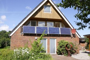 Stugans exteriör [sommar]