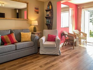 Open plan living space | Kippy Cottage, Porthtowan