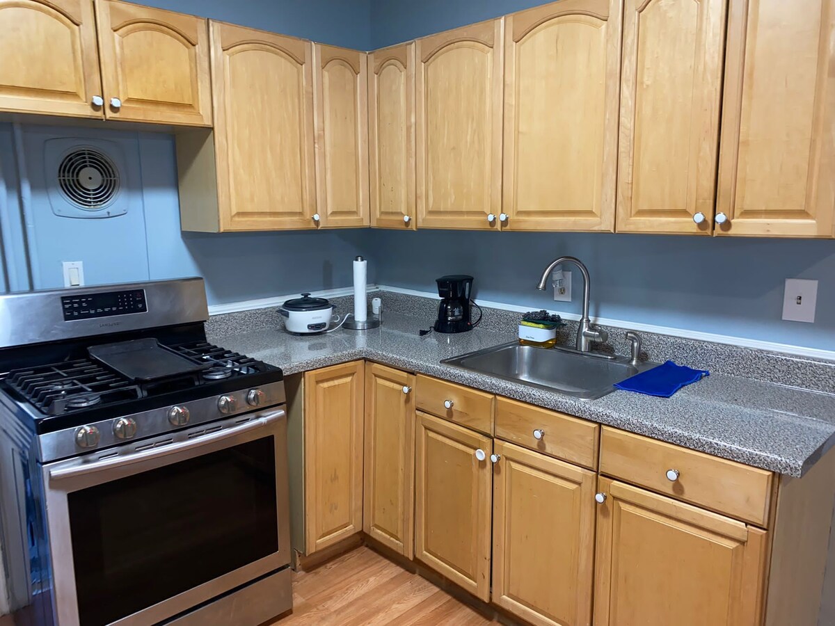 Cute apartment in the heart of Flushing.