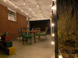 This  patio with enchanting light! is the perfect backdrop for unforgettable memories with friends.