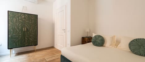 The second bedroom with double or twin  beds| MURANO Place - MISTRO House rental