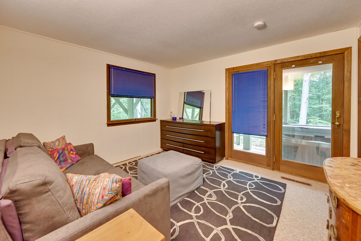 Spacious Tolland Home w/ Deck + Screened Porch!