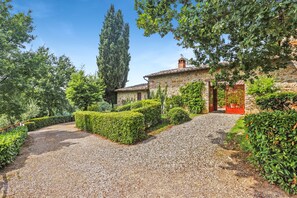 Private Entrance To Villa Adagio
